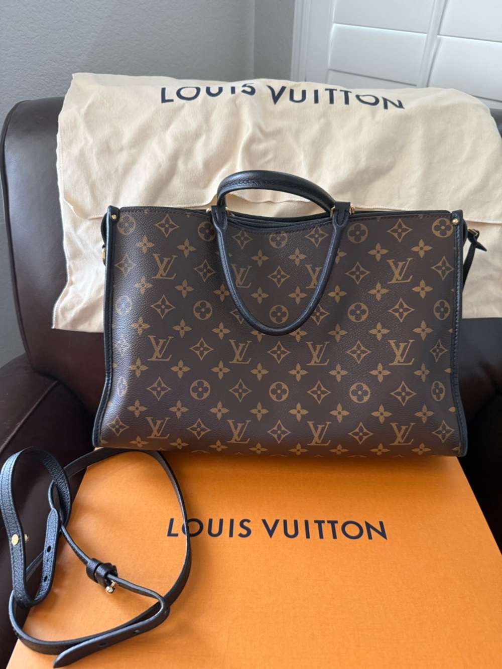 Louis Vuitton Popincourt MM Noir (Great Condition)
